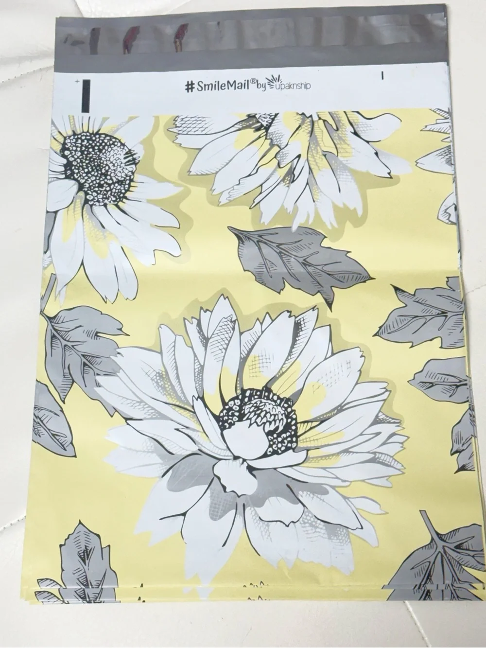 20 10”x13” Floral Poly Mailer Pouch in Yellow and Gray